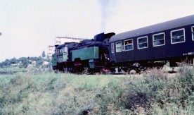 Parowóz TKt48 z pociągiem osobowym, 1980. Fot. J. Szeliga. Numer...